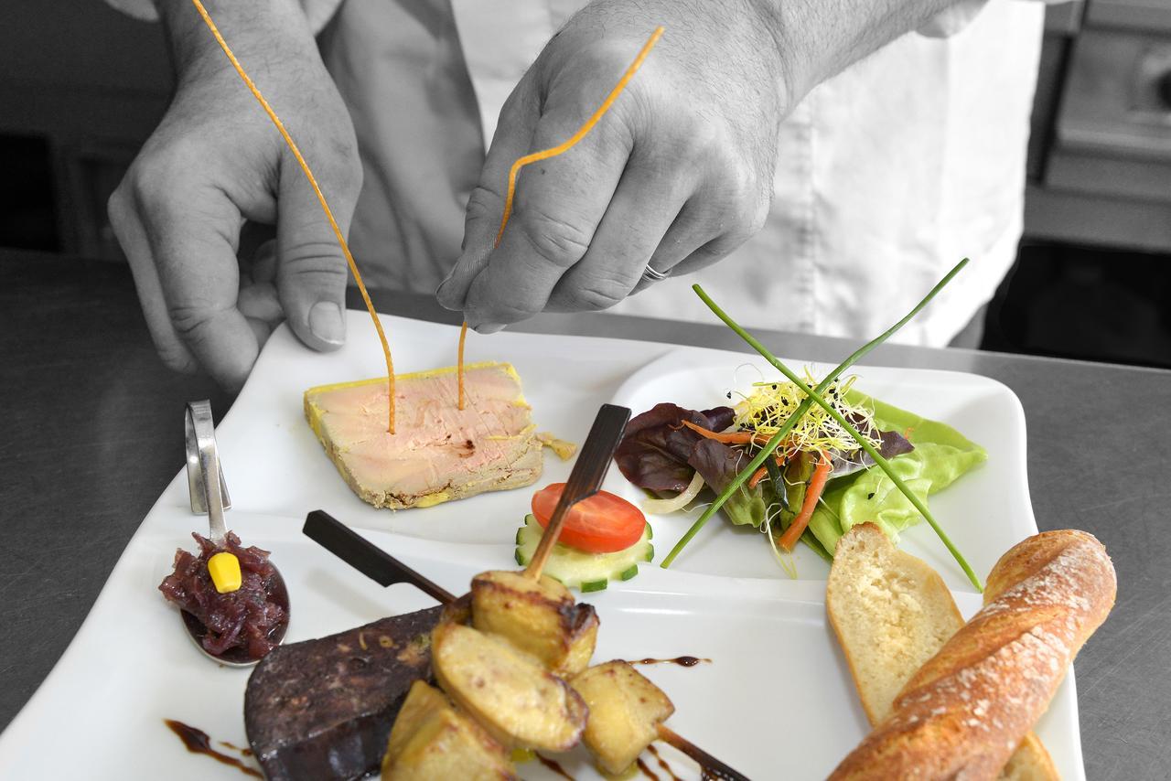 Logis Hotels Restaurant Le Dauphin Salbris Luaran gambar