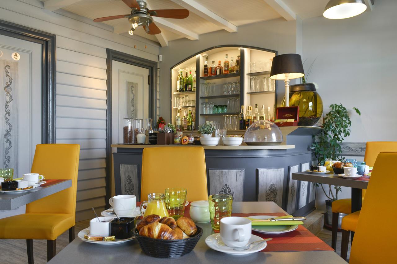 Logis Hotels Restaurant Le Dauphin Salbris Luaran gambar