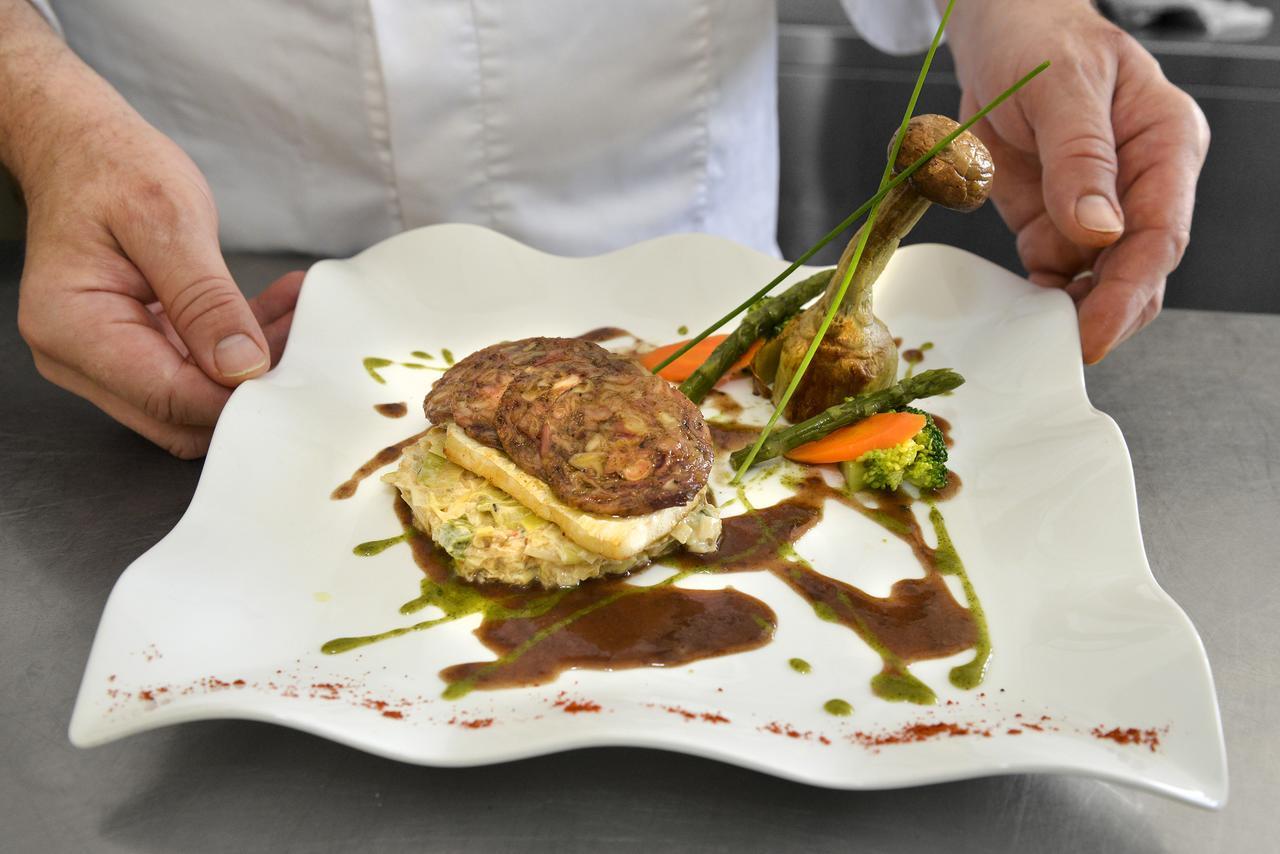 Logis Hotels Restaurant Le Dauphin Salbris Luaran gambar