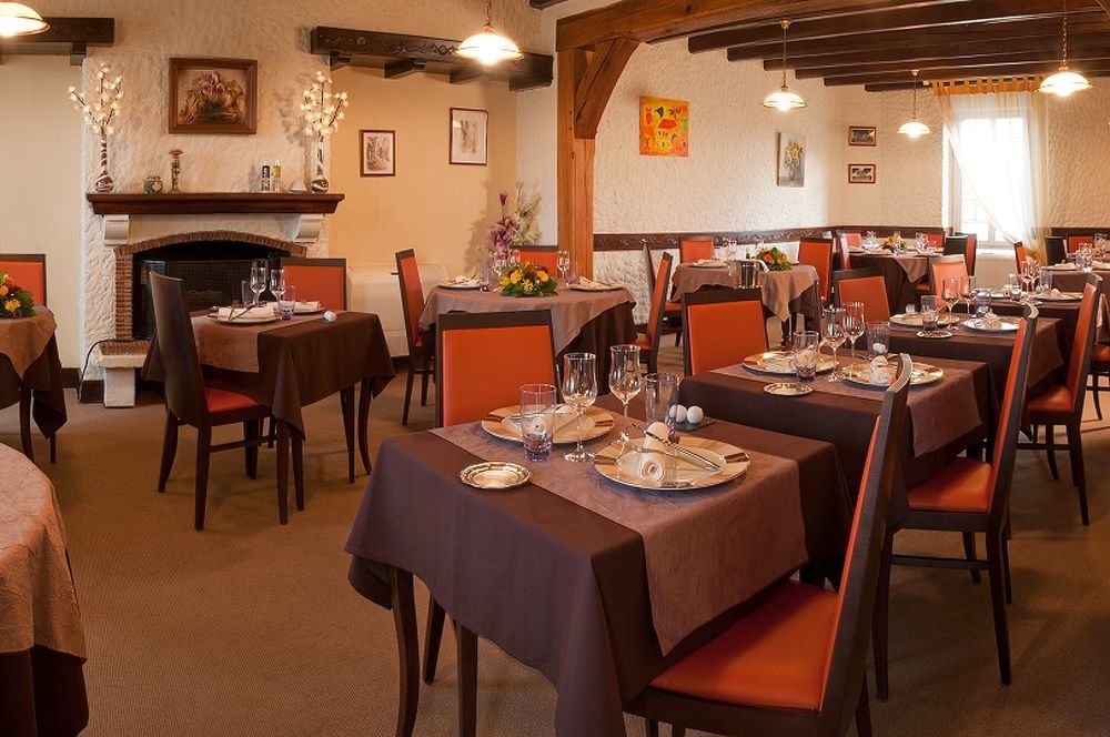 Logis Hotels Restaurant Le Dauphin Salbris Luaran gambar